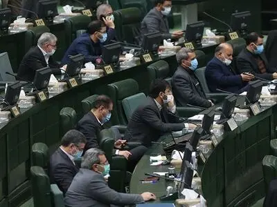 دلقک‌ها با لباس دیپلمات بدانند، گستاخی‌شان می‌تواند به قیمت خالی شدن دو صندلی دیگر منتج شود!