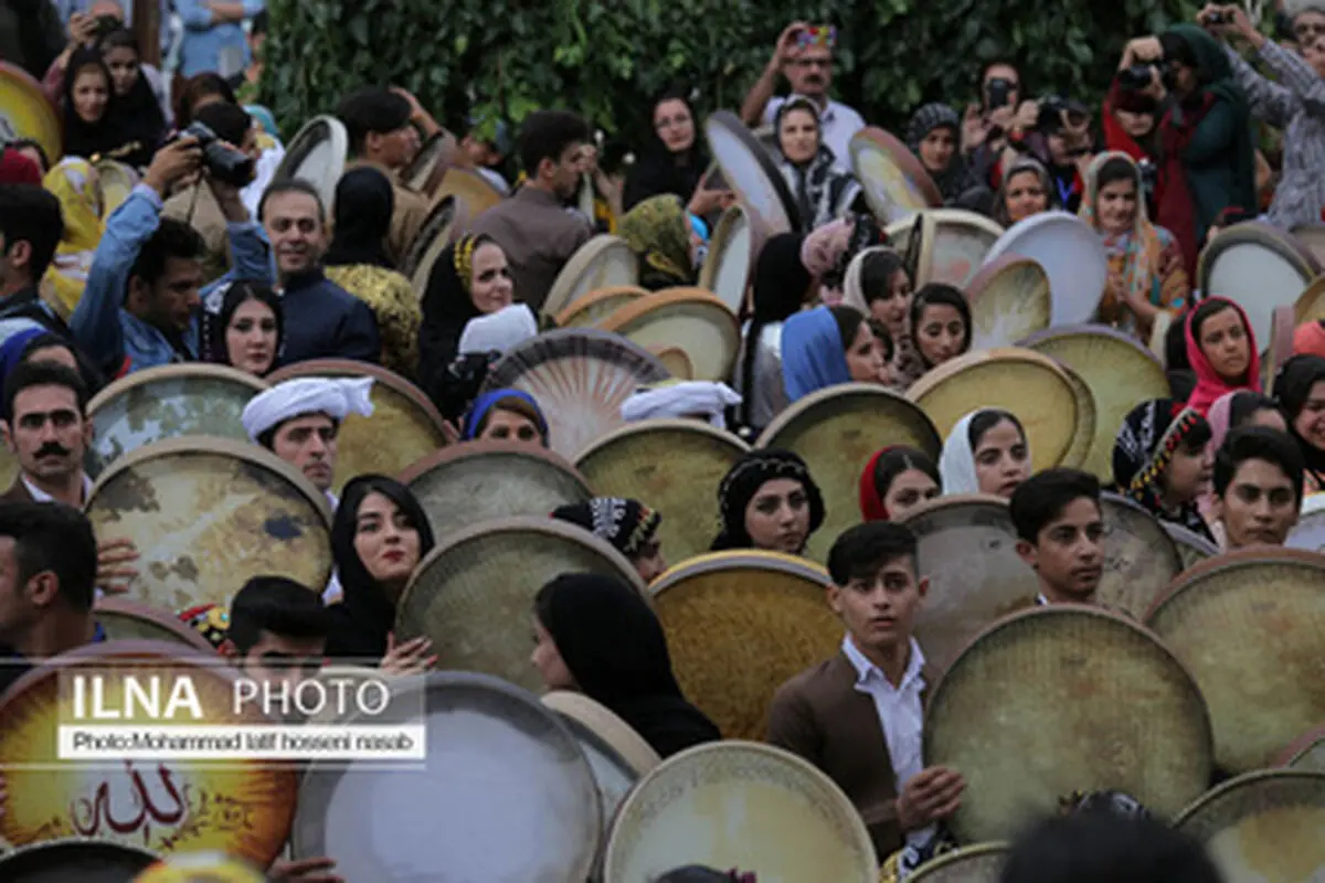 فیلمی از اجتماع بزرگ دف‌نوازان در سنندج