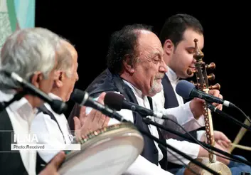 سه بار خانه‌ام را آتش زدند/ پیش از درویش‌خان، دوامی و صبا، اجدادم ردیف‌نوازی می‌کردند/ مدعیان را به مناظره دعوت می‌کنم/ نیمی از مقام‌های دیلمان را محفوظ نگاه داشته‌ام/ به هرکس اعتماد کرده‌ام پشیمان شده‌ام