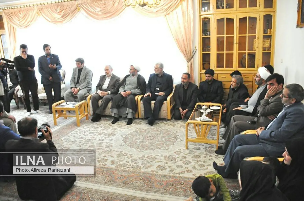 دیدار وزیر آموزش و پرورش با چهار خانواده فرهنگی داغ دیده حادثه منا 