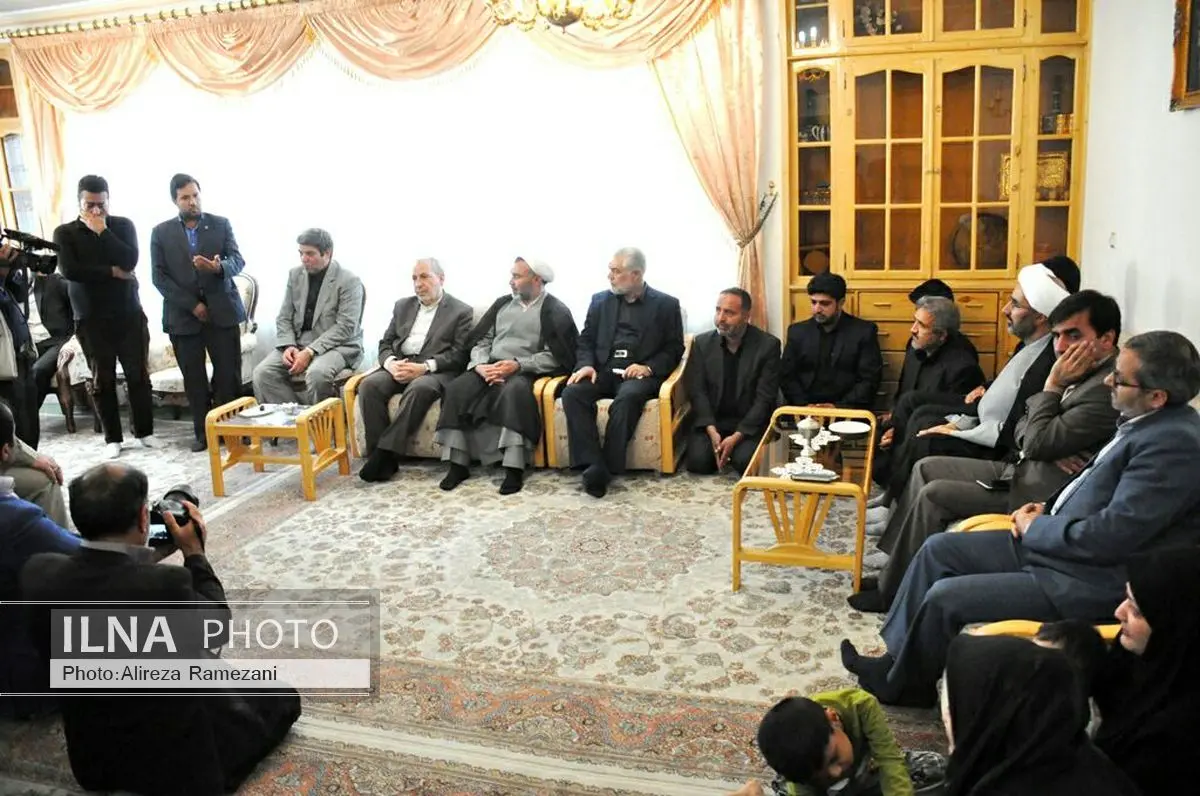 دیدار وزیر آموزش و پرورش با چهار خانواده فرهنگی داغ دیده حادثه منا 