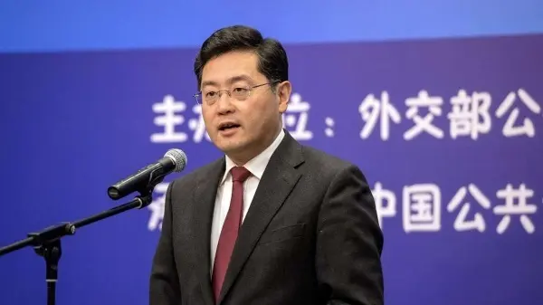 وزیر خارجه چین: از استقلال کشورهای خاورمیانه حمایت می‌کنیم 
