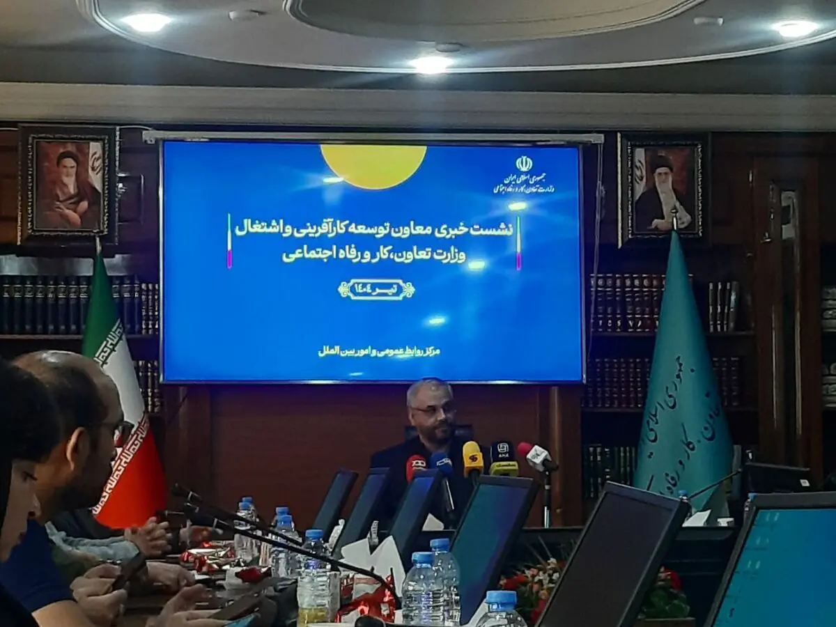 توضیحات وزارت کار در رابطه با آمار رسمی و غیر رسمی نیروی کار افغانستانی در کشور/ حدود ۸۰۰هزار نفر خارج شده‌اند