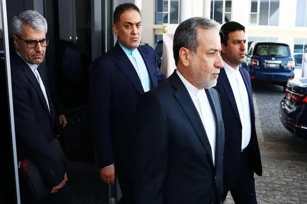 عراقچی عازم تهران شد