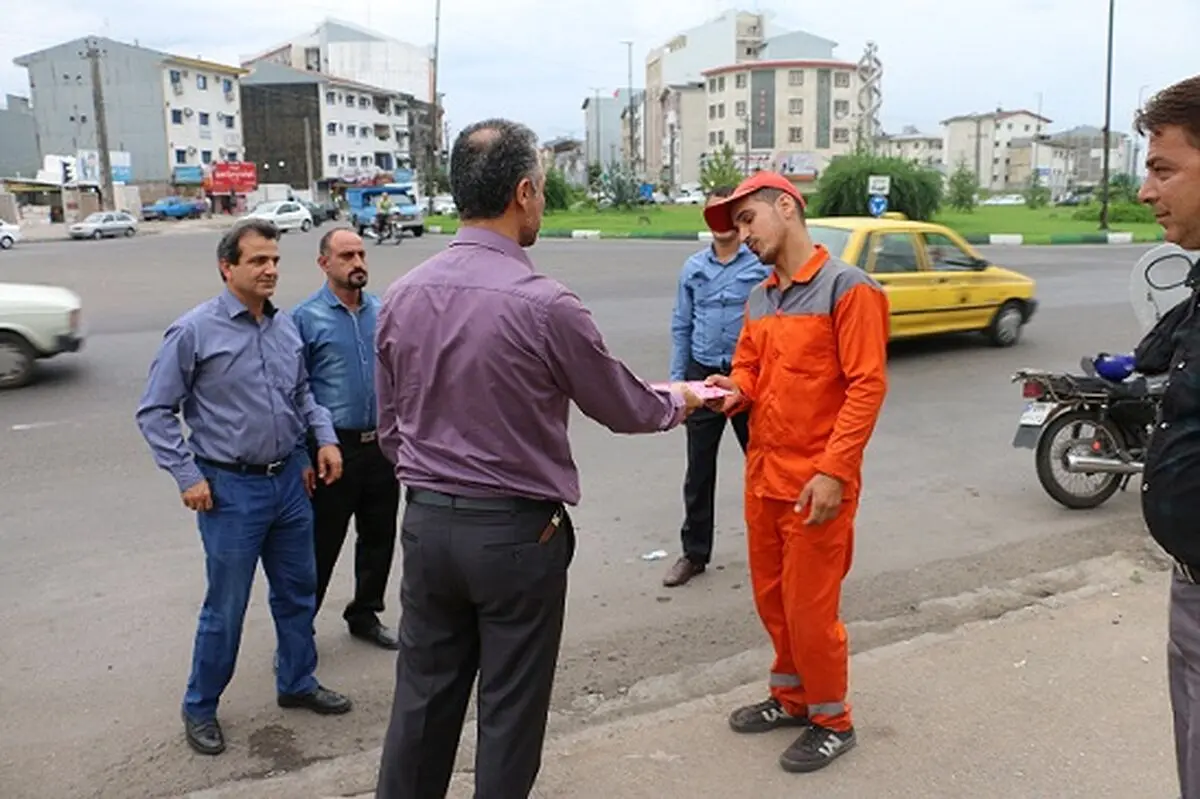 تقدیر از پاکبانان و باغبانان نمونه منطقه یک شهرداری رشت