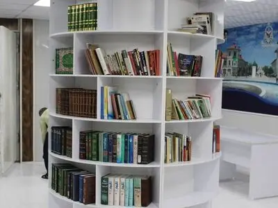 اهدای کتاب به کتابخانه زندان مرکزی رشت به همت خیر گیلانی