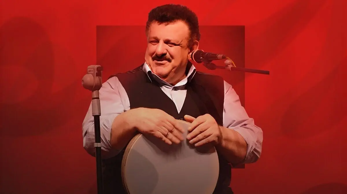 هرگز ایستاده نمی‌خوانم، به اعضای گروهم هم اجازه نمی‌دهم حرکات اضافه انجام دهند
