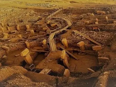 کشف مقبره‌ باستانی در ایتالیا + عکس