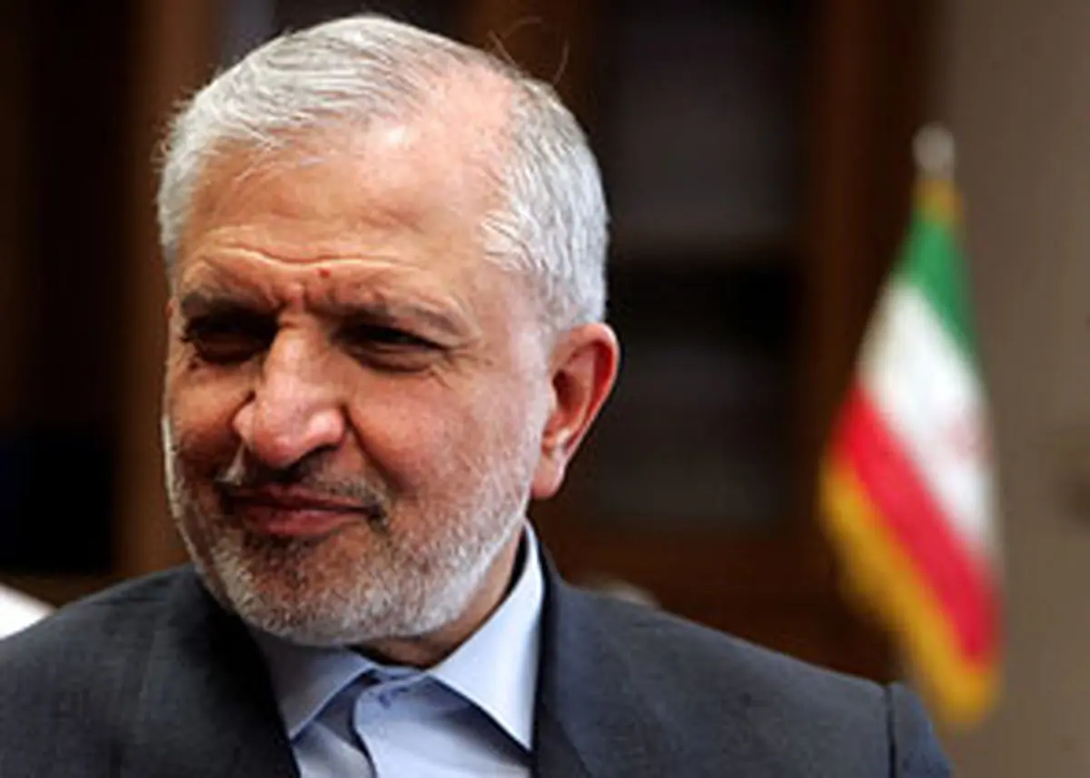 حافظ، قهرمان مبارزه با ریا و نفاق است