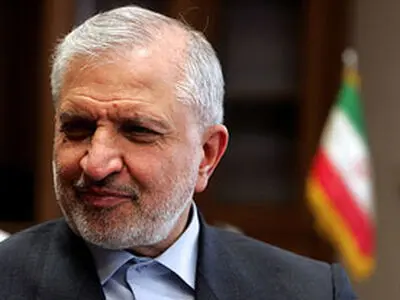 حافظ، قهرمان مبارزه با ریا و نفاق است
