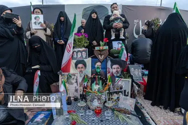 لحظه تحویل سال ۱۴۰۵ در میدان انقلاب