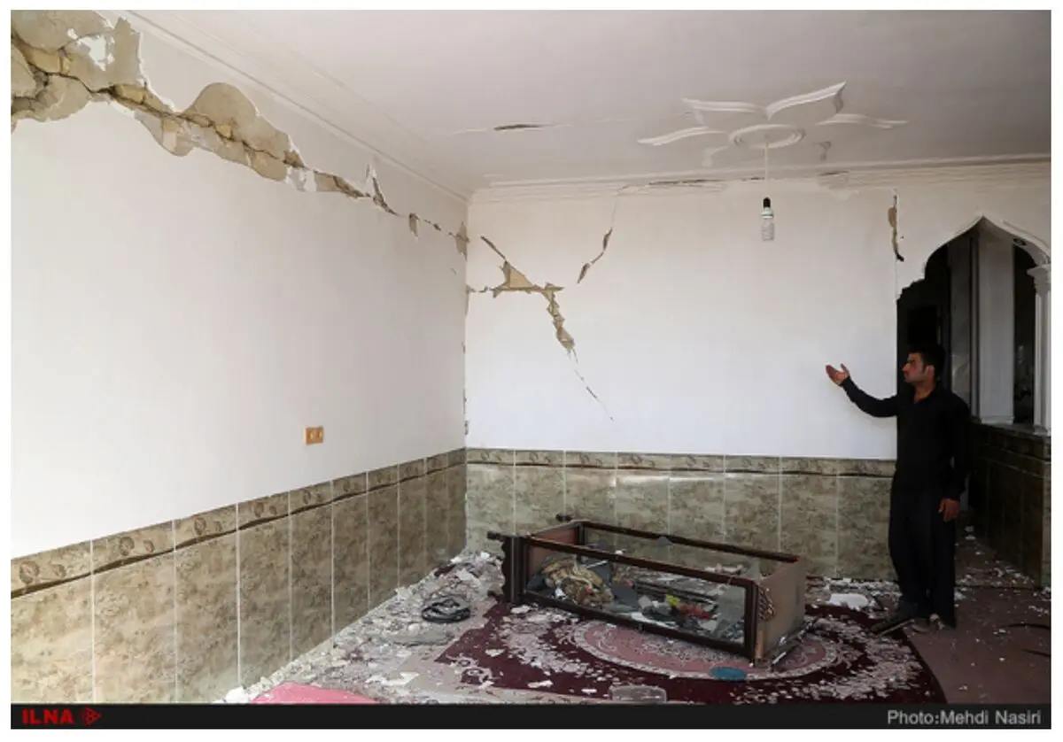 آغاز تکمیل پرونده زلزله زدگان برای دریافت تسهیلات/زلزله زدگان مختار به دریافت کانکس یا تسهیلات ۲۰۰ میلیون ریالی هستند
