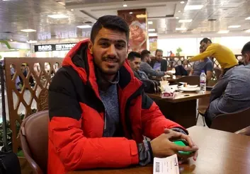 فیلم خصوصی من در مورد بازی سپاهان - پرسپولیس را بدون اجازه پخش کردند/ قصد دارم در سال جدید دیگر نخندم/ 7 سال است موسیقی گوش نمی‌دهم