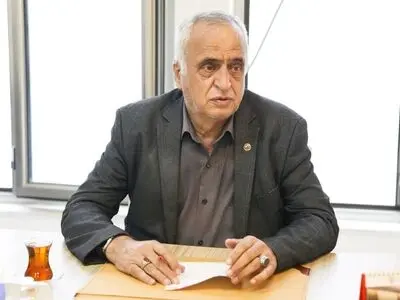 صداقت: قرارداد فرعباسی با ذوب آهن غیرقانونی است/ از او شکایت می‌کنیم