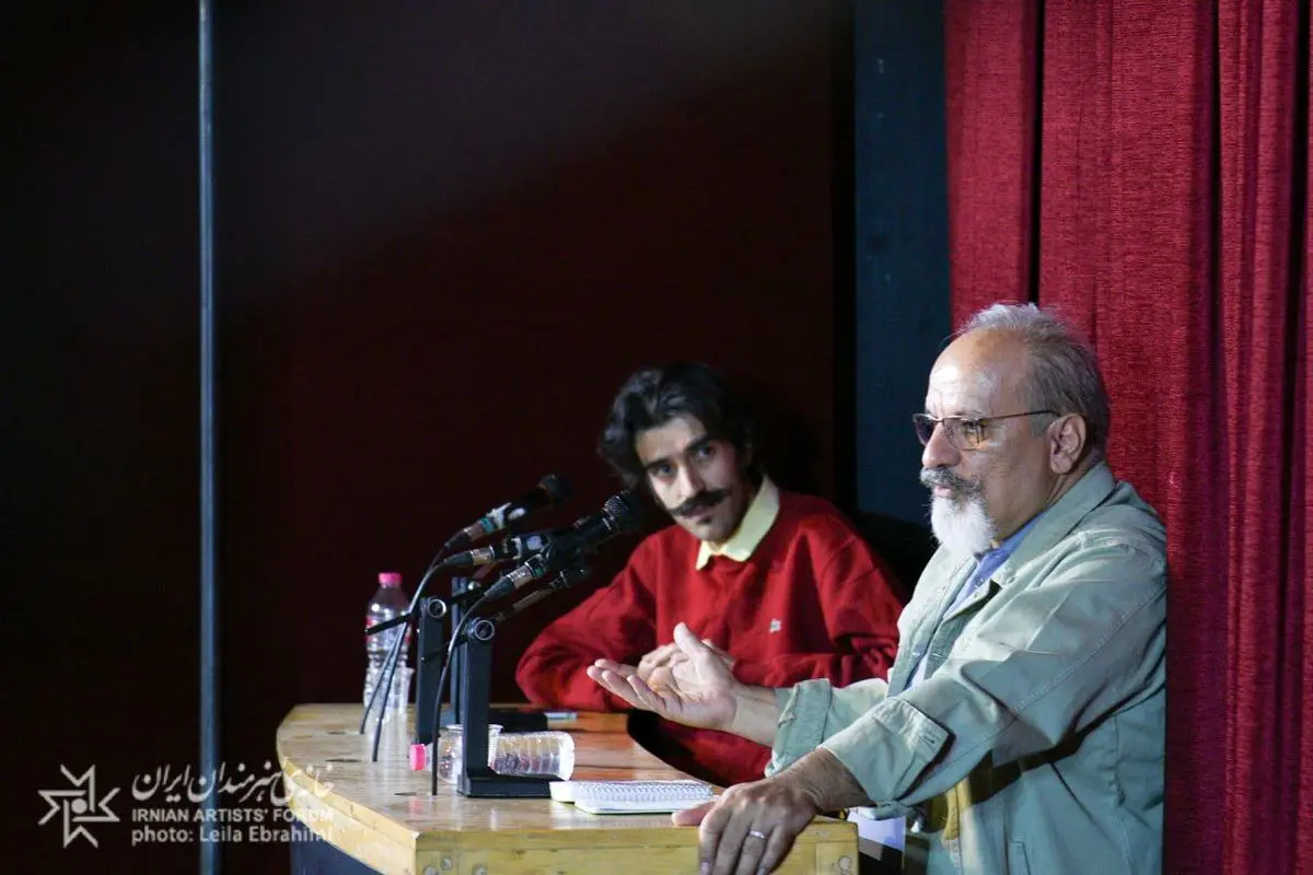 ایستادگی در برابر دوربین قدرت؛ خوانشی امروزین از «هملت»