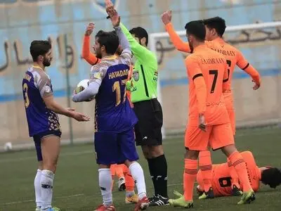 اشتباهات داوران دیدار هوادار و بادران تعمدی بود