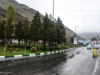 بارش شدید باران در جاده کرج-چالوس/ رانندگان احتیاط کنند