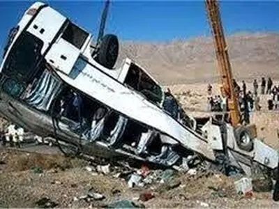 واژگونی اتوبوس در ساوه 10 مصدوم بر جای گذاشت