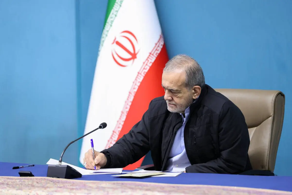 پزشکیان درگذشت مادر ۳ شهید والا مقام را تسلیت گفت