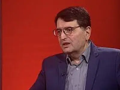 ایران تسلیم نشده و در برابر دو قدرت اتمی ایستاده است