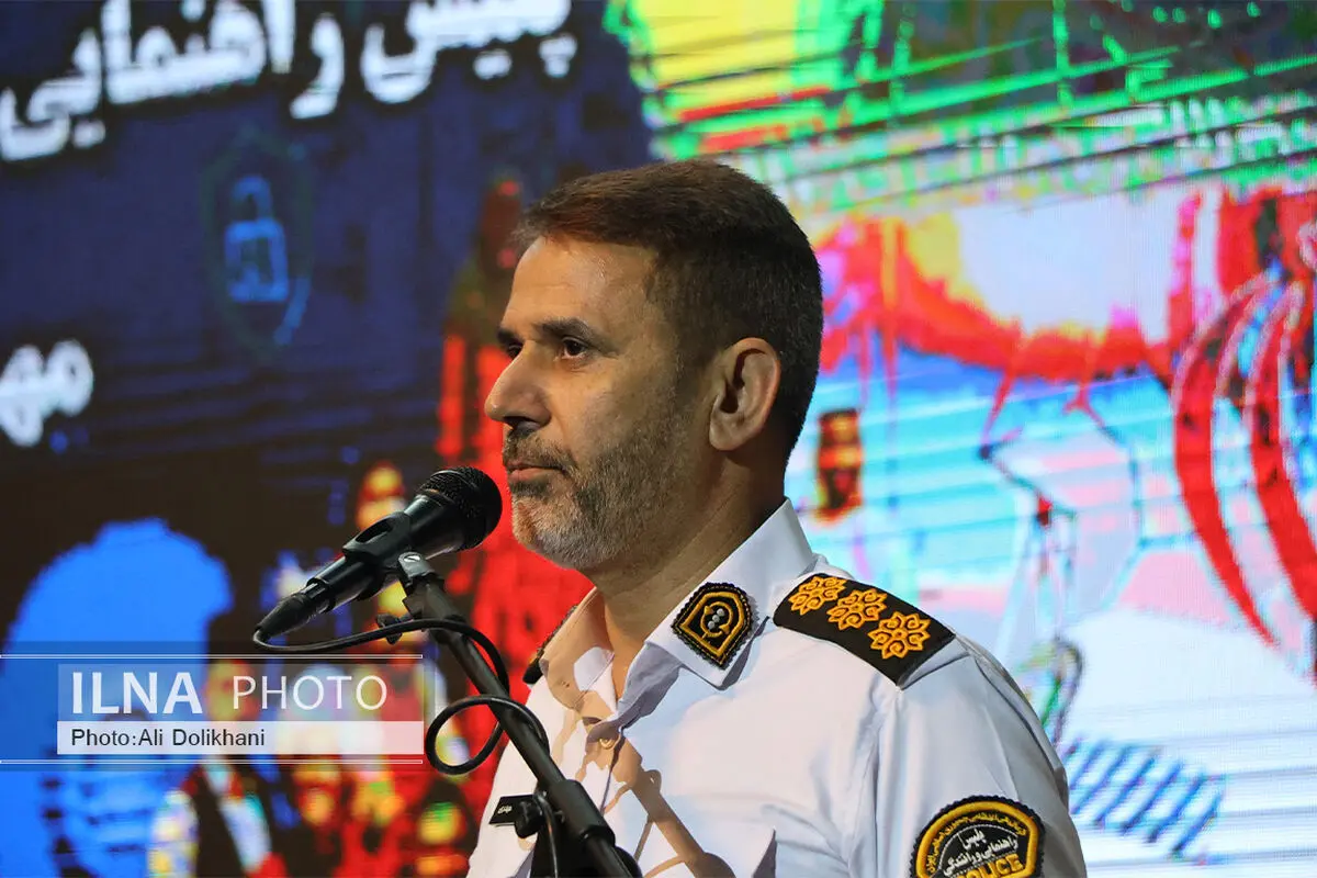 کاهش تصادفات در بندرعباس با هوشمندسازی کنترل ترافیک / تجلیل از برترین مربیان و همیاران پلیس در هرمزگان +فیلم