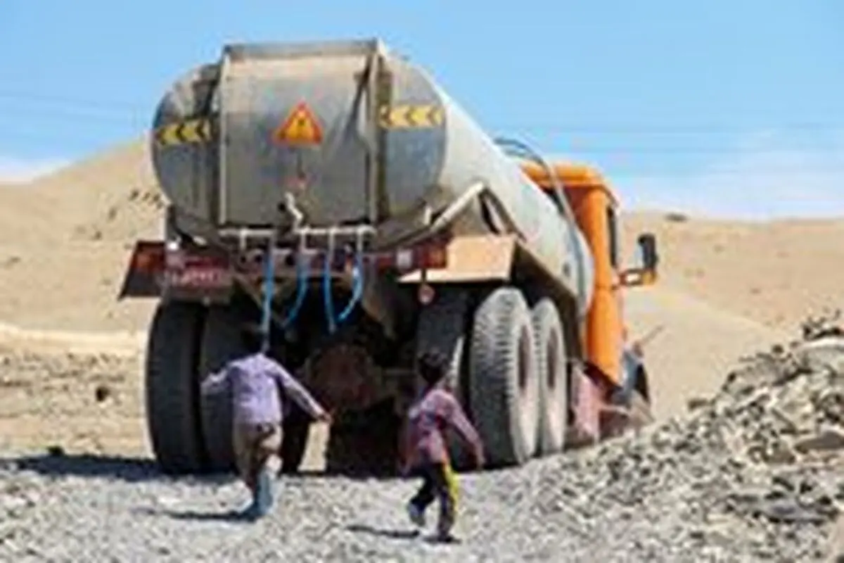 آب‌رسانی به روستاهای تشنه در کنار دریا/ حذف 1000 روستا از لیست آب‌رسانی با تانکر و گالن 
