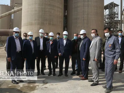 بازدید نمایندگان مجلس از کارخانه سیمان تهران