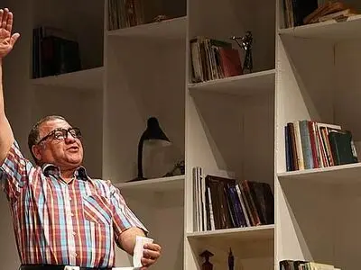 نمایش «پپرونی برای دیکتاتور» دو اجرایی شد/ آغاز پیش فروش بلیت «تکه‌های سنگین سرب» 
