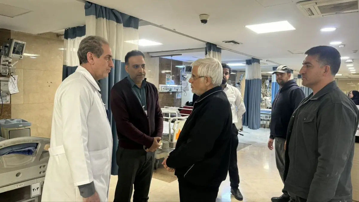  عارف از مجروحان و بیماران بیمارستان ابن سینا عیادت کرد