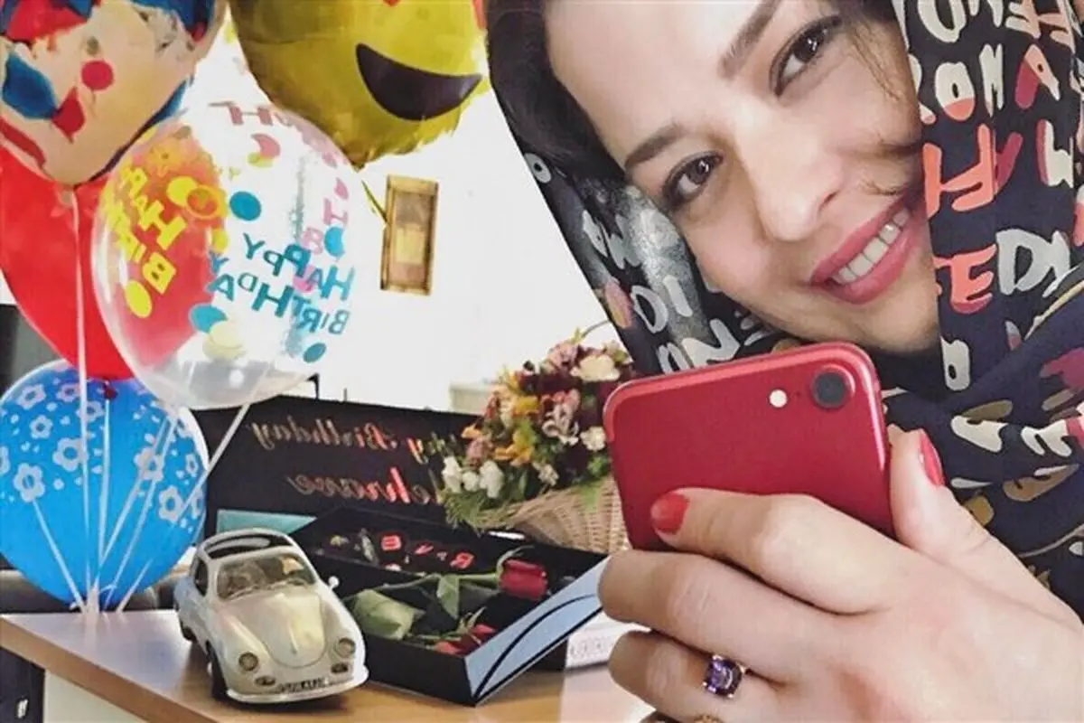 سلفی خانم بازیگر به مناسب تولدش (عکس)