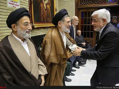 گزارش تصویری از حضور فعالان سیاسی اصلاح‌طلب و اصولگرا در مراسم ترحیم عباس دوزدوزانی 