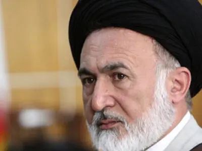 جرثقیل‌ها در مکه برای جلوگیری از حوادث جمع‌آوری شده‌است