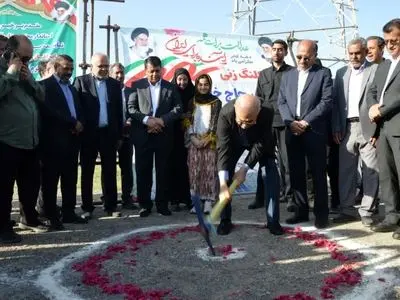آیین کلنگ‌زنی زیرگذر روستای حاجی‌خادمی میناب با حضور استاندار هرمزگان برگزار شد