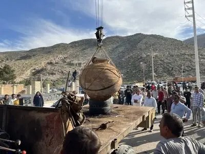 ماجرای کوزه بزرگ کشف شده در روستای ارسنجان فارس/ خمره خالی از هر گونه شئ قدیمی و یا وسیله باستانی است/ انتقال خمره به موزه تخت جمشید 