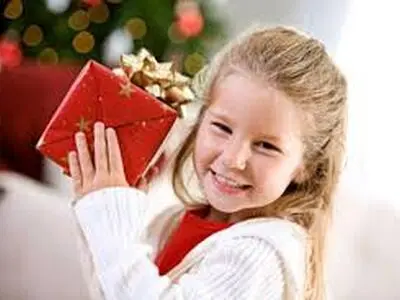 هدیه یک پدر اروپایی برای فرزندانش؛ اسباب بازی سیاه پوست در قفس! /عکس