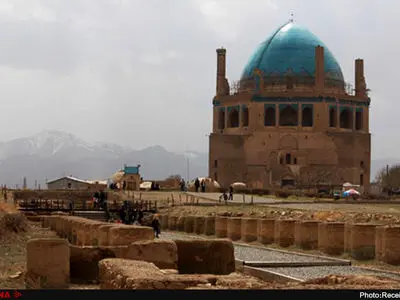 کارگران مجموعه فرهنگی گنبد سلطانیه زنجان ۴ ماه مزد طلبکارند/ مدیرکل میراث استان: بزودی تمامی مطالبات پرداخت می‌شود