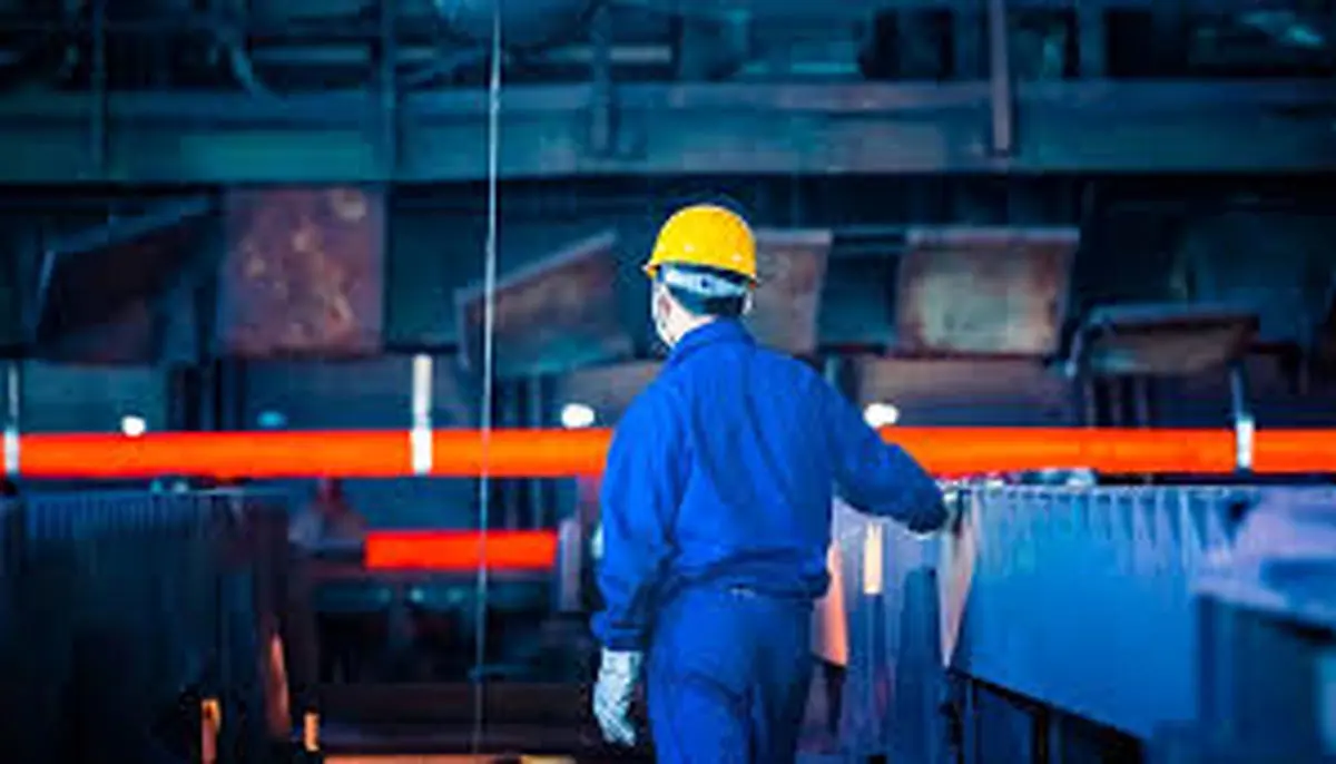 کارگران پیمانکاری فولاد شادگان: ماههاست حقوق نگرفته ایم!