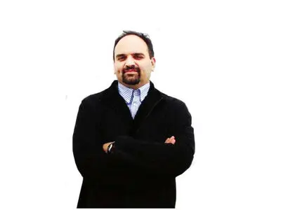 اهالی فرهنگ به هر طرف می‌روند به دیوارهای سیاست برمی‌خورند
