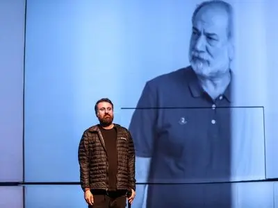 «پدر» با یادی از آتیلا پسیانی روی صحنه رفت