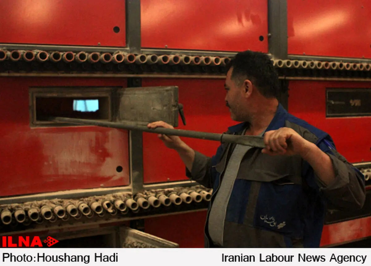کارگران اخراجی «کاشی احسان میبد یزد» با وجود بازگشت به کار نگران آینده‌اند