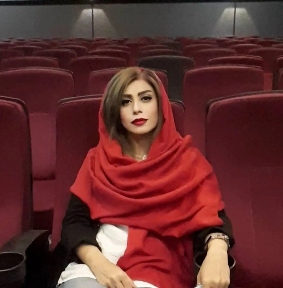 تهیه کنندگان برای کاهش هزینه ها نقش ها را به بازیگران مبتدی می دهند/عدم حمایت مسئولان استانی از هنرمندان