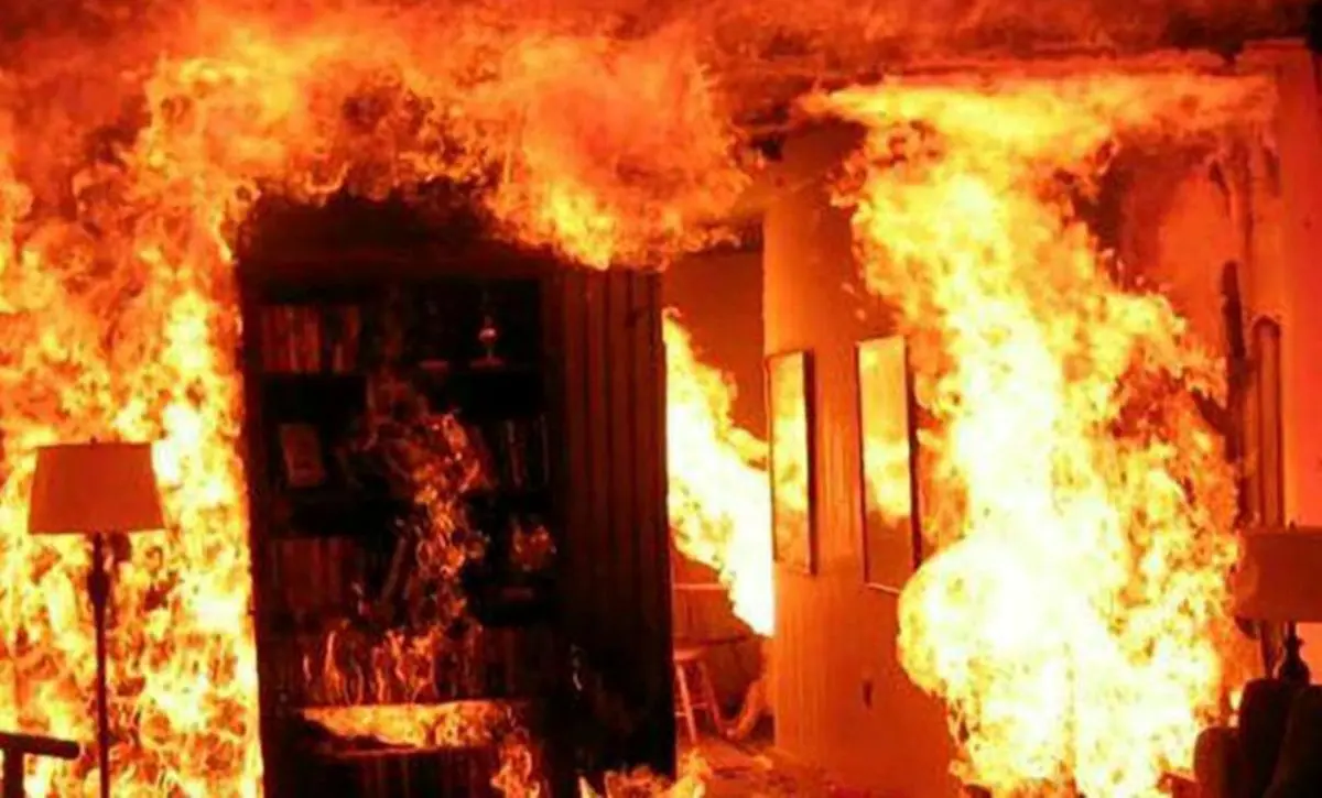 6 مصدوم دستاورد حادثه آتش‌سوزی یک منزل مسکونی در شهر یزد / 4 نفر از ساکنان و 2 آتش‌نشان مصدوم شدند