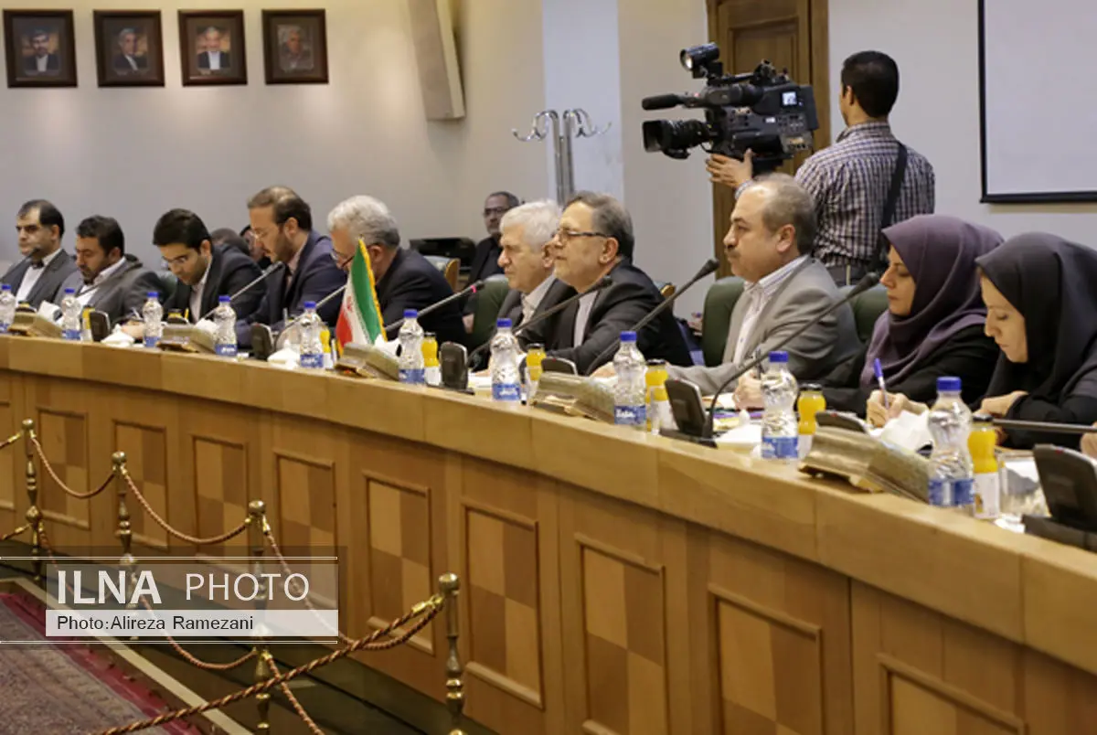 تسریع در توسعه روابط بانکی با فرانسه 