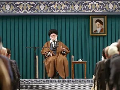 قائد الثورة: أمیرکا الیوم أضعف مما کانت علیه قبل 20 عاما فی کل شیء