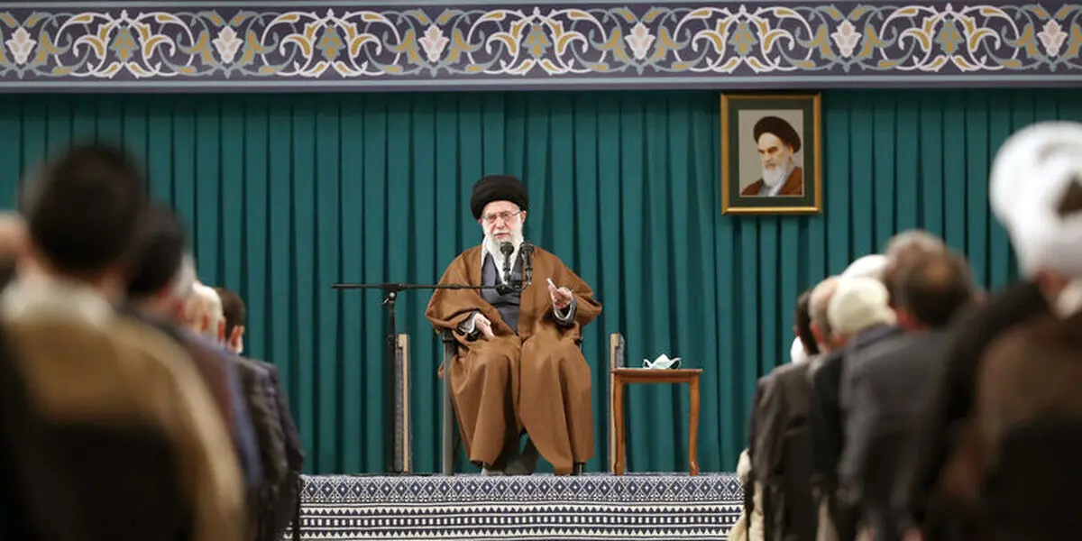 قائد الثورة: أمیرکا الیوم أضعف مما کانت علیه قبل 20 عاما فی کل شیء