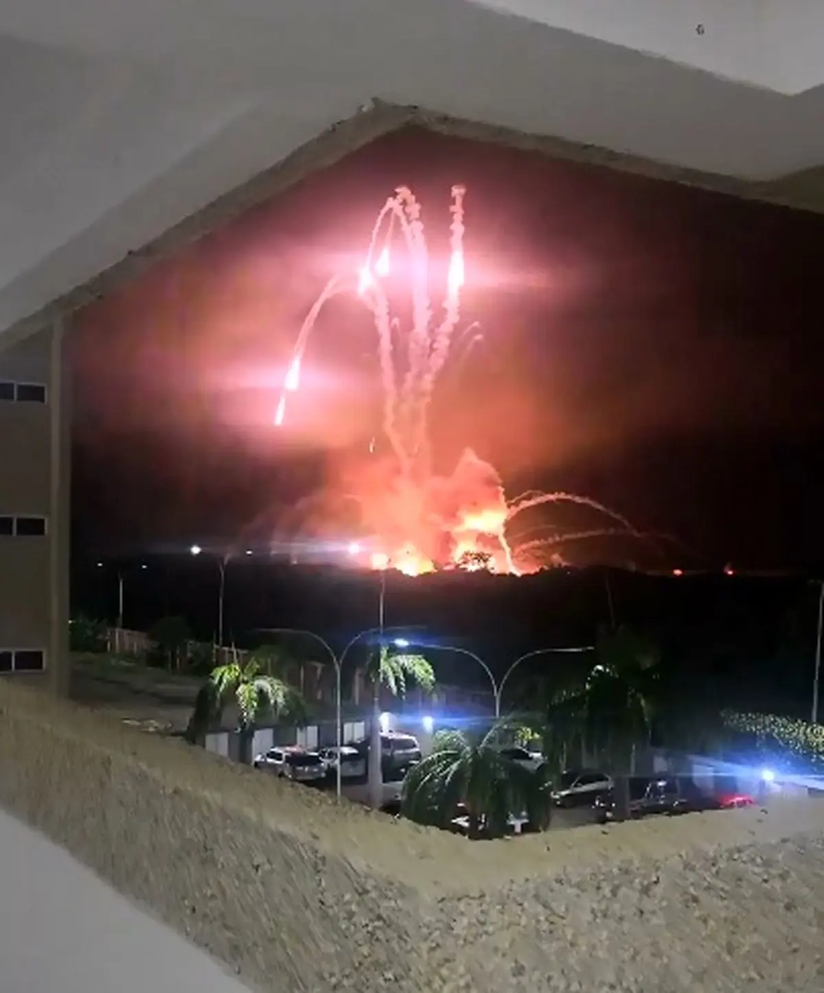 انفجارهای پی‌درپی در ونزوئلا پس از حمله آمریکا؛ انبار مهمات هدف قرار گرفت + فیلم