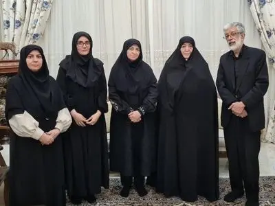 دیدار رئیس سازمان حفاظت محیط زیست با خانواده شهیده «زهرا حداد عادل» 