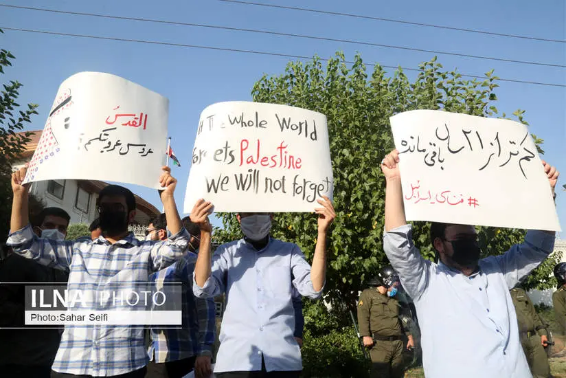  تجمع تعدادی از دانشجویان دانشگاه‌های تهران مقابل سفارت امارات