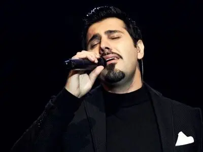 کنسرت «سی سالگی» احسان خواجه امیری در دورود 