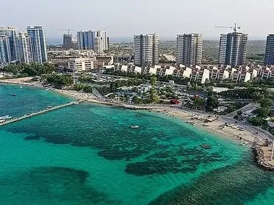 دمای هوا در نور آفتاب جزیره کیش به بیش از ۷۰ درجه رسید + فیلم